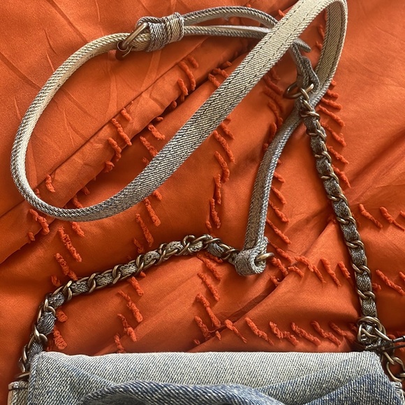 NWT jean two sided Steve Madden crossbody - Picture 3 of 10